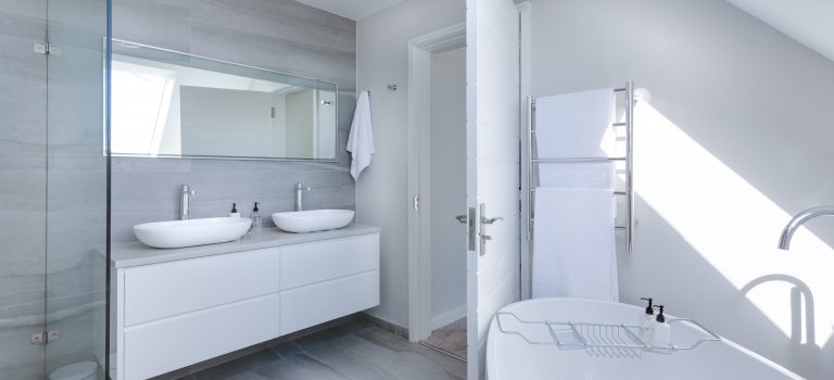 A clean, modern style bathroom